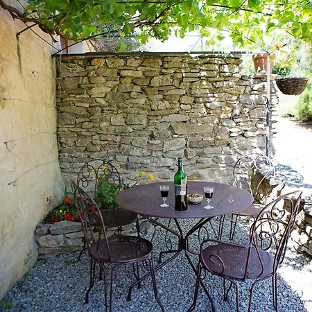 Domaine De Perruche Du Buis *